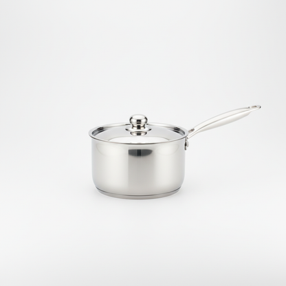 Casserole inox pro 26cm sur fond blanc avec ombre douce